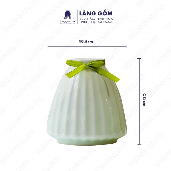 Lọ hoa Men ngọc chân váy khía